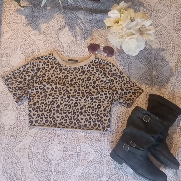 Blooming Jelly leopard print crop top - Picture 1 of 13